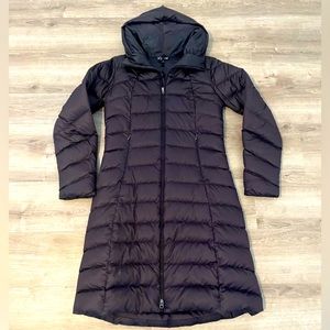 Patagonia Long Down Jacket parka dark raisin color hooded women’s medium